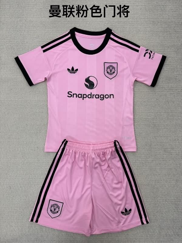25/26 Manchester United Goalkeeper Pink Kids Soccer Jersey And Shorts