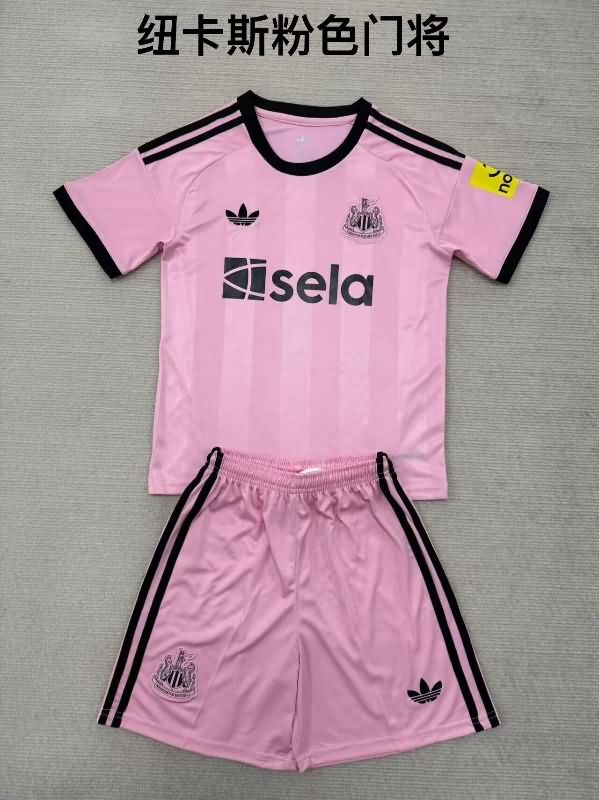 25/26 Newcastle United Goalkeeper Pink Kids Soccer Jersey And Shorts