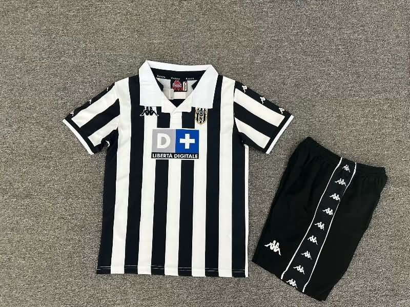 1999/00 Juventus Home Kids Soccer Jersey And Shorts