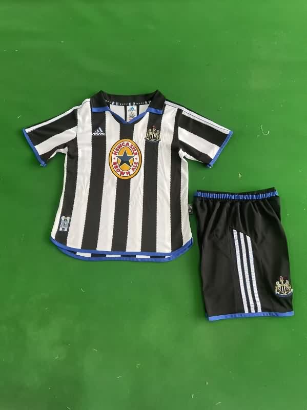1999/00 Newcastle United Home Kids Soccer Jersey And Shorts